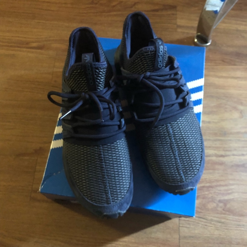 Men’s Adidas sneakers size 9(New)